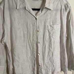 Women’s blouse Chicos button up rayon size 2 embroidered mid sleeve lovely